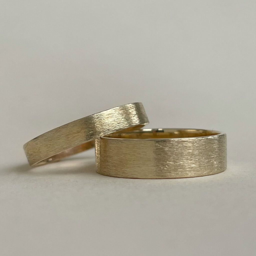solid-gold-wedding-bands-canada